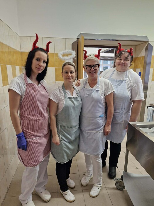 Mikuláš s anděly a čerty v naší škole