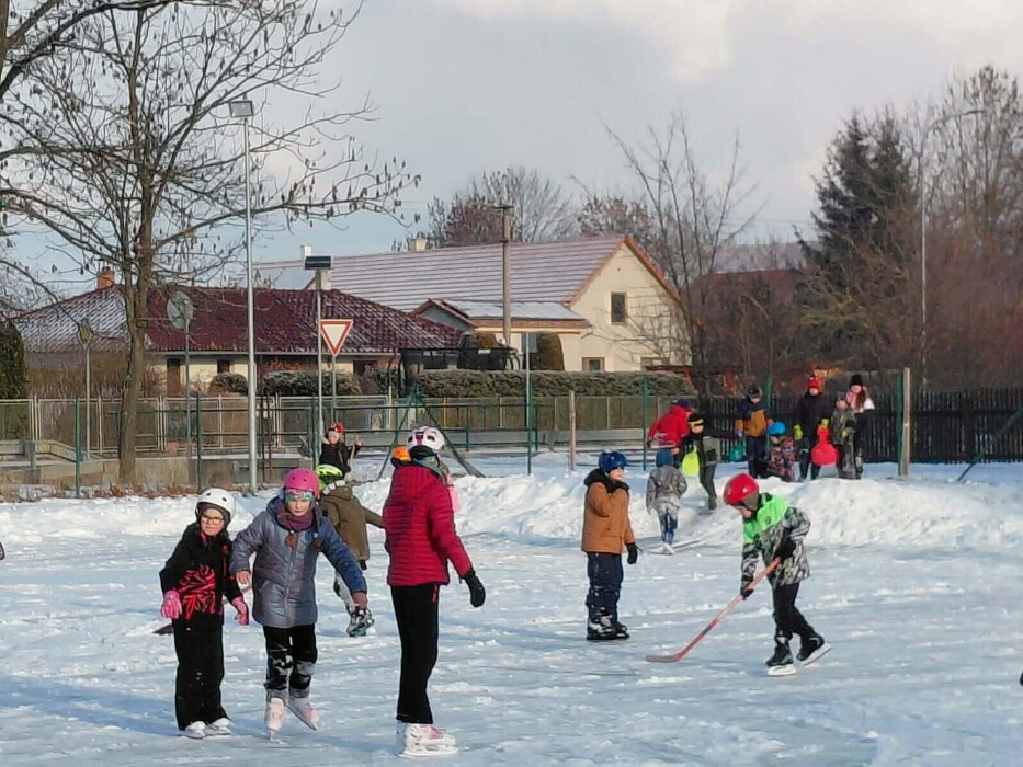 Bruslení na kluzišti v Horní Rovni
