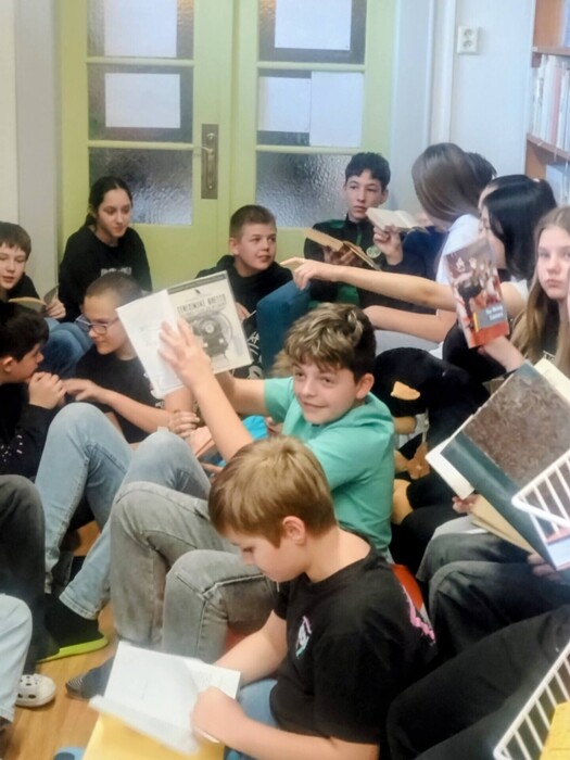 Návštěva školní knihovny - 7. tř.