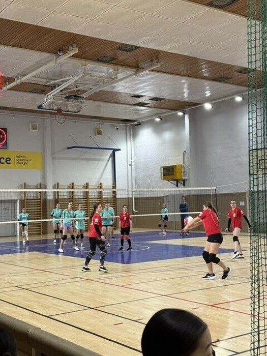Volejbalový turnaj dívek v Holicích