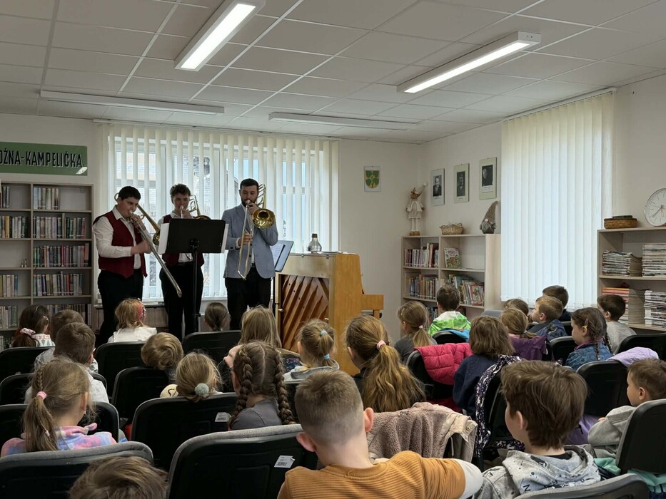Koncert v knihovně v Horní Rovni