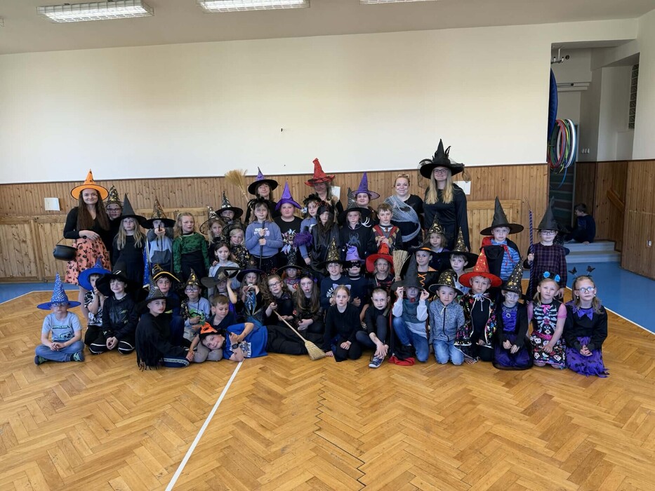 Čarodějnický slet ve škole